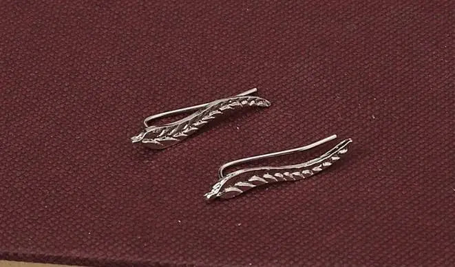 Vintage Golden Leaf Stud Earrings – Feather Design