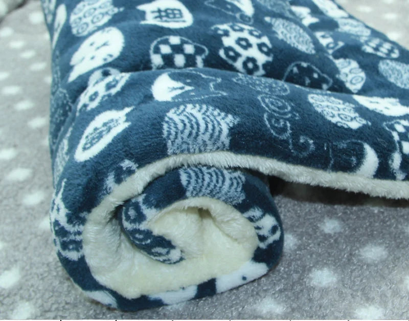 Pet Flannel Sleeping Mat - Warm Kennel Blanket for All Pet Sizes - ZOOMNSTORE
