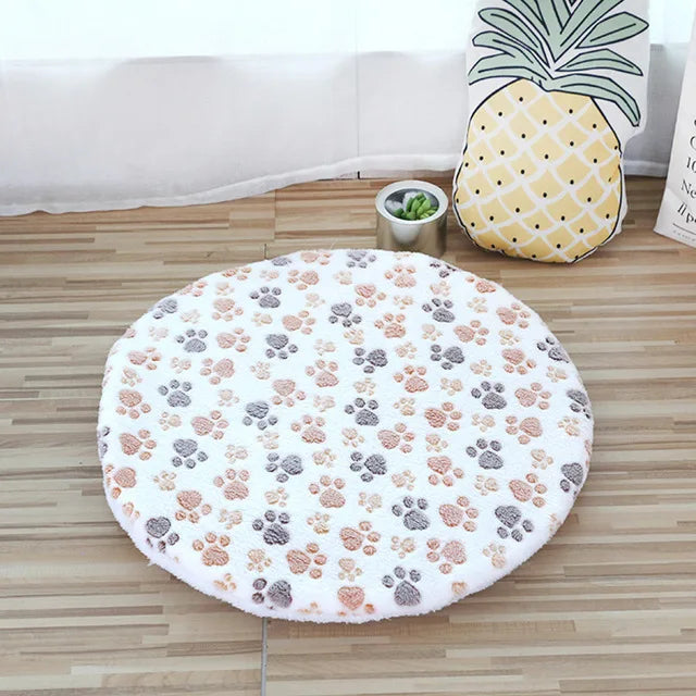 Plush Round Cat Bed - Soft Fleece Pet Mat for Kittens and Small Dogs - ZOOMNSTORE