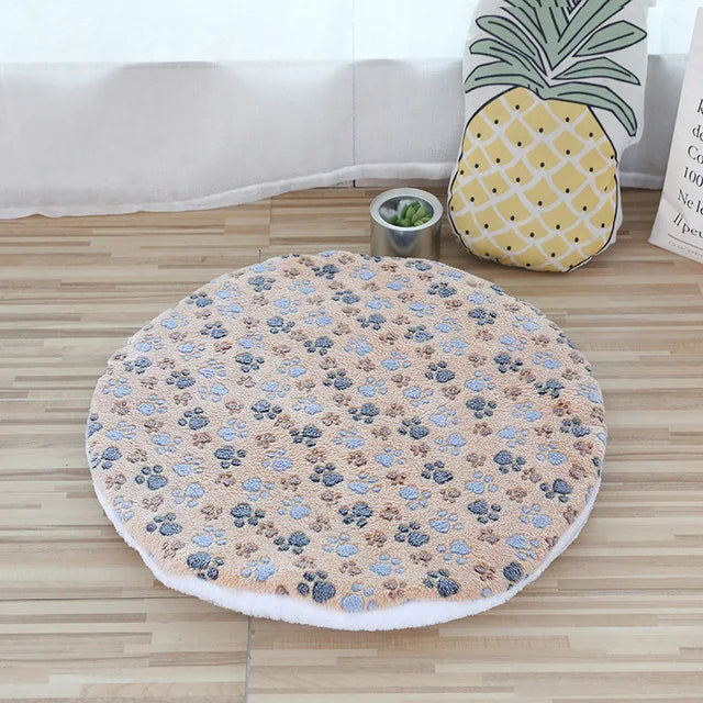 Plush Round Cat Bed - Soft Fleece Pet Mat for Kittens and Small Dogs - ZOOMNSTORE