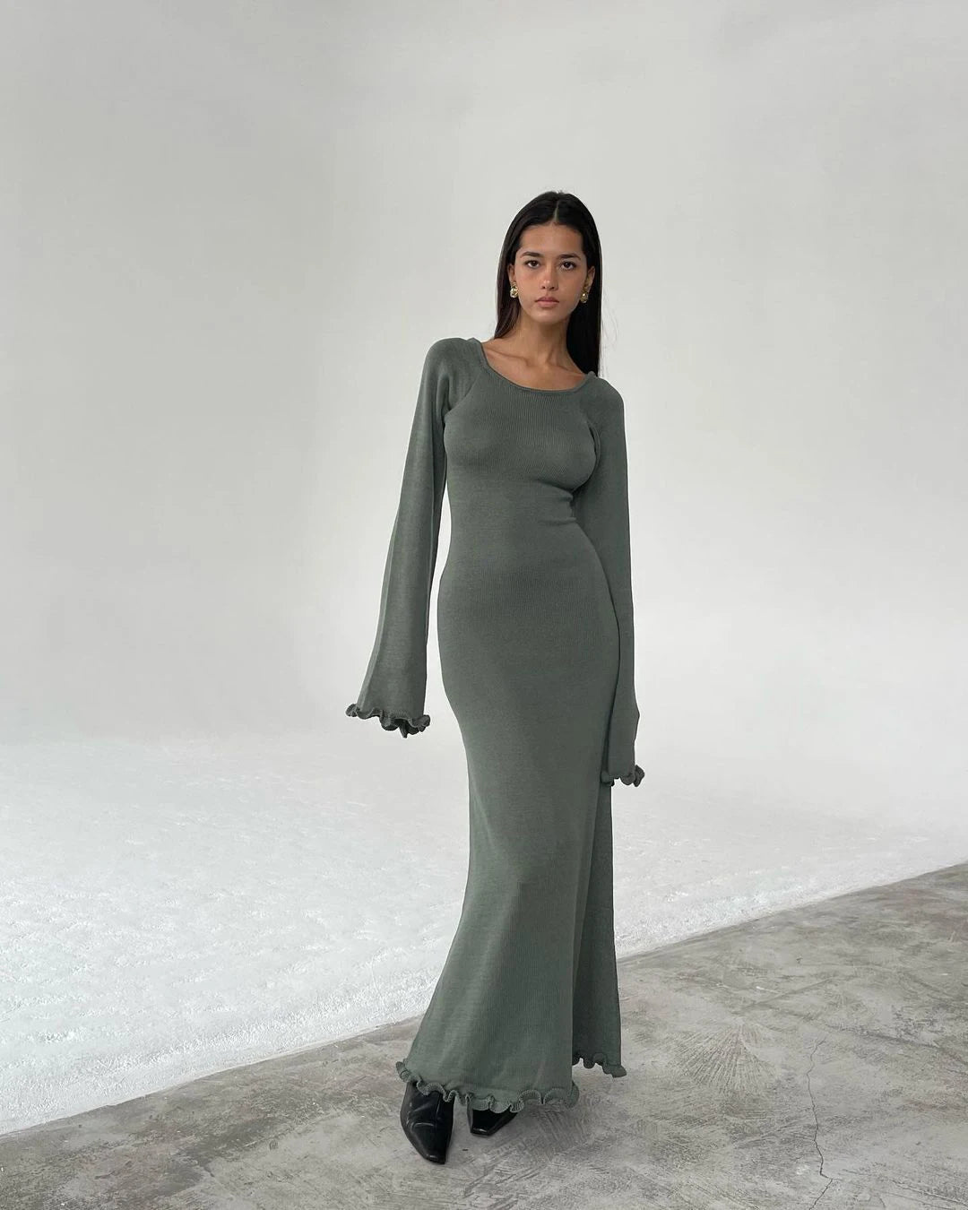 Elegant Knitted Maxi Dress - Backless Flare Sleeve Sweater Outfit for Women