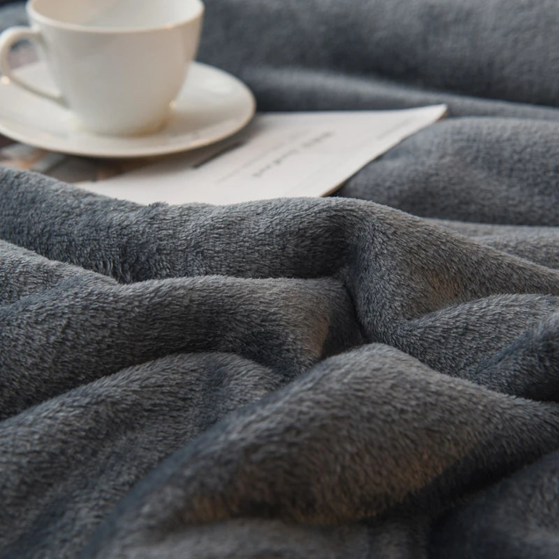 Double-Sided Wool Throw Blanket - Queen Bedspread for Winter Warmth - ZOOMNSTORE