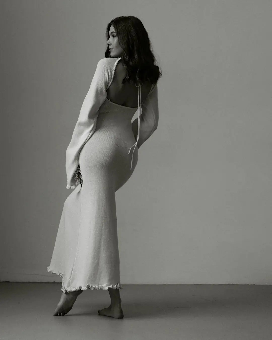 Elegant Knitted Maxi Dress - Backless Flare Sleeve Sweater Outfit for Women