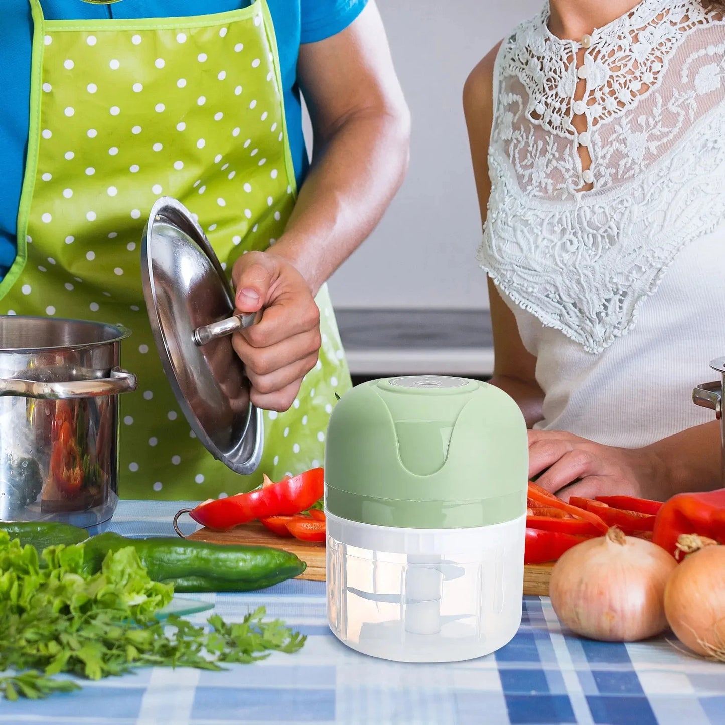 Wireless Electric Garlic Masher Food Chopper - 250ml Mincer with 6 Blades for Vegetables Meat and Chili - ZOOMNSTORE