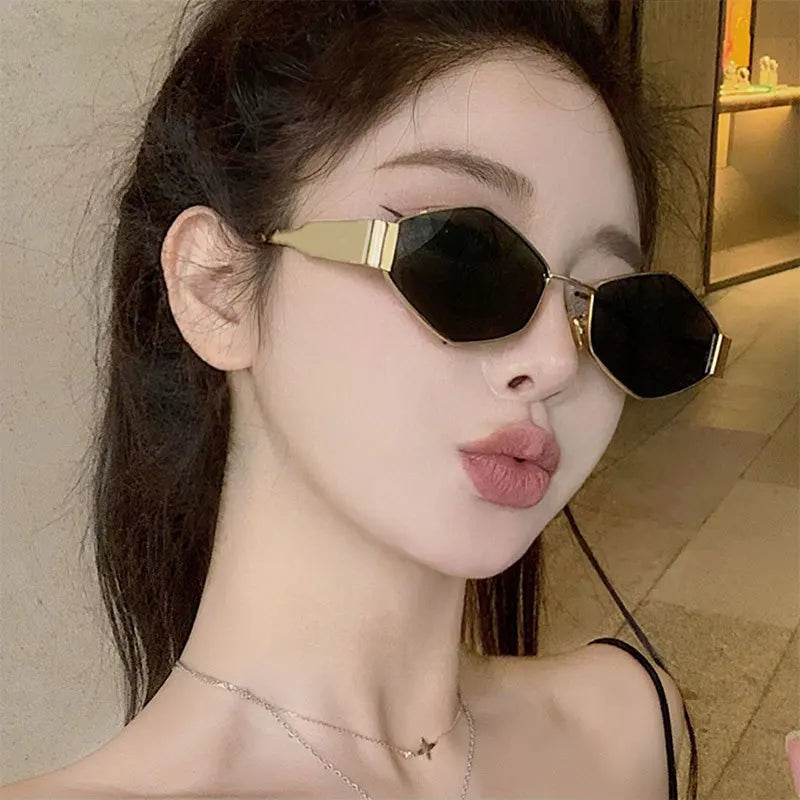 Vintage Square Sunglasses - Retro Polygon Eyewear for Men and Women - ZOOMNSTORE