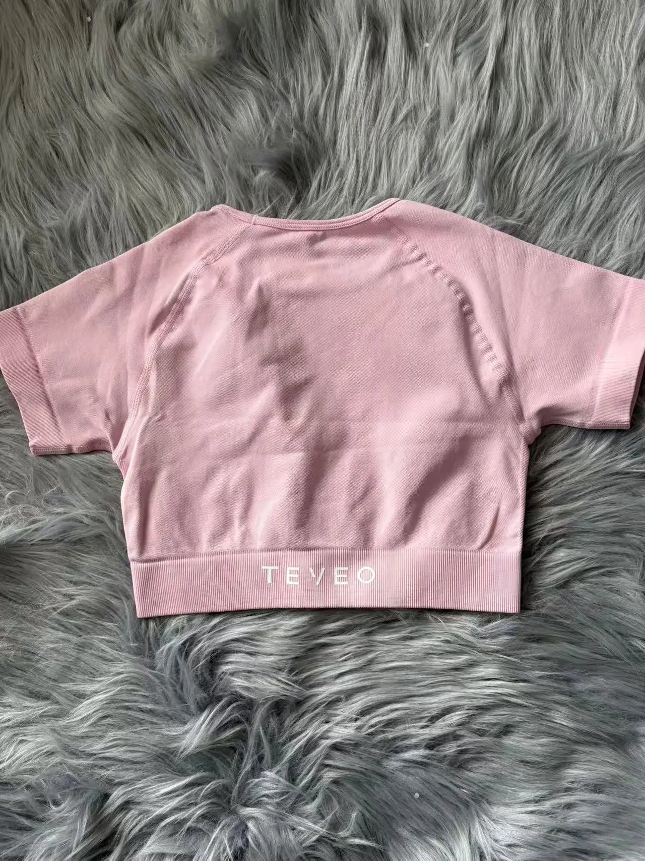 Lightweight Seamless Crop Top - Womens Short Sleeve Yoga Gym Shirt - ZOOMNSTORE