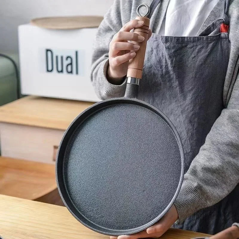 26cm Cast Iron Frying Pan - Non-Stick Egg and Pancake Maker for Gas and Induction Cookers - ZOOMNSTORE