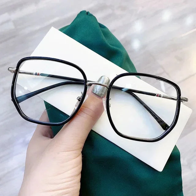 Blue Blocking Glasses - Ultralight Transparent Eyewear with Retro Green Frame for Women - ZOOMNSTORE