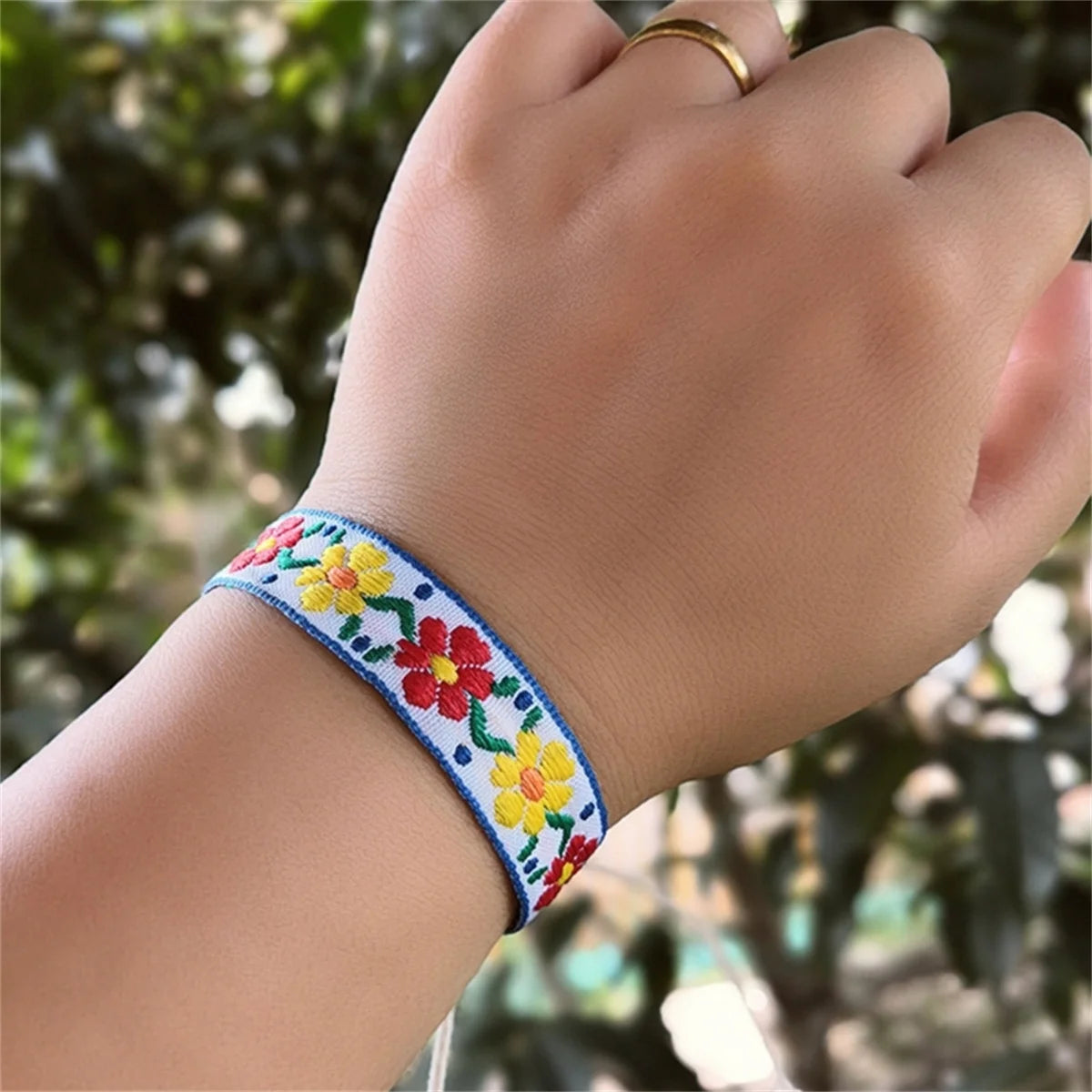 Boho Strawberry Flower Bracelet - Handmade Kids Friendship Wristband - ZOOMNSTORE