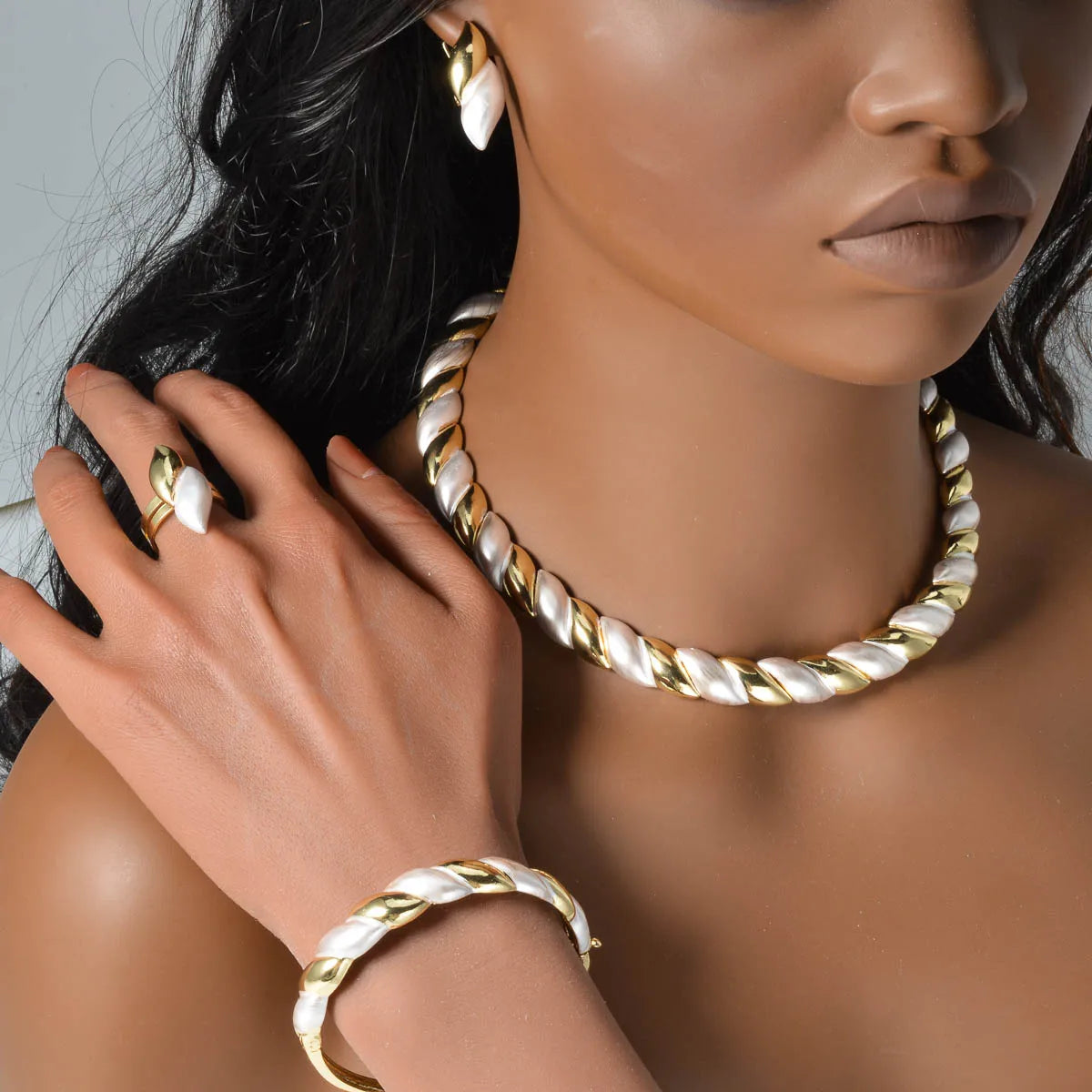 Dubai Classic Four-piece set round Necklace Bracelet Earrings Ring Bridal Wedding Daily Wear Women Jewelry Accessories Gifts - ZOOMNSTORE