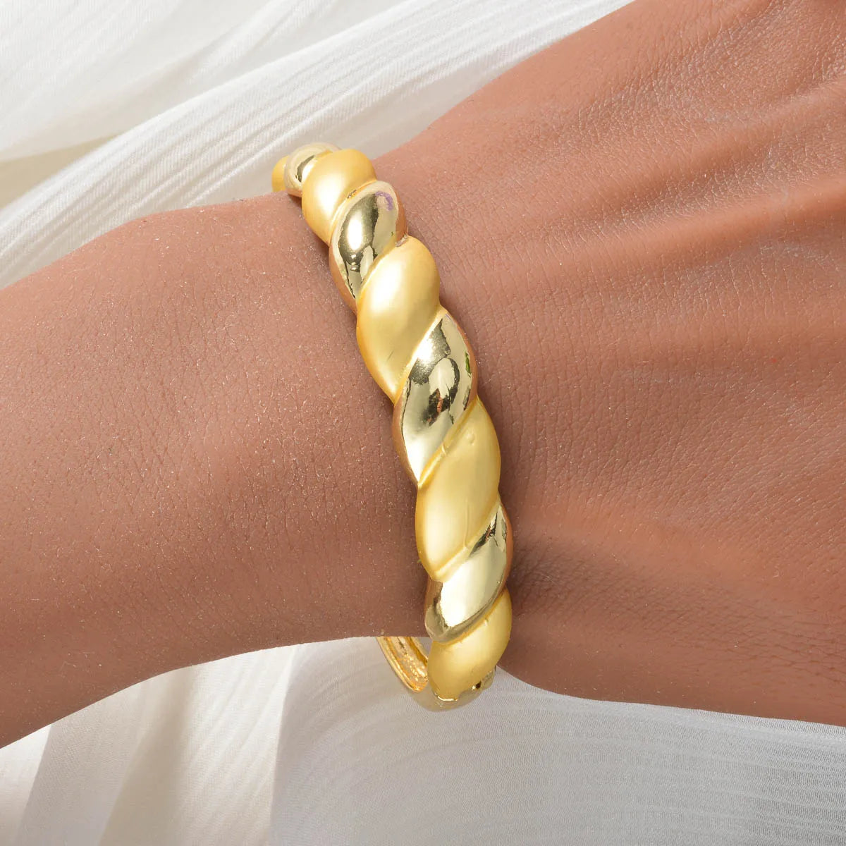 Dubai Classic Four-piece set round Necklace Bracelet Earrings Ring Bridal Wedding Daily Wear Women Jewelry Accessories Gifts - ZOOMNSTORE