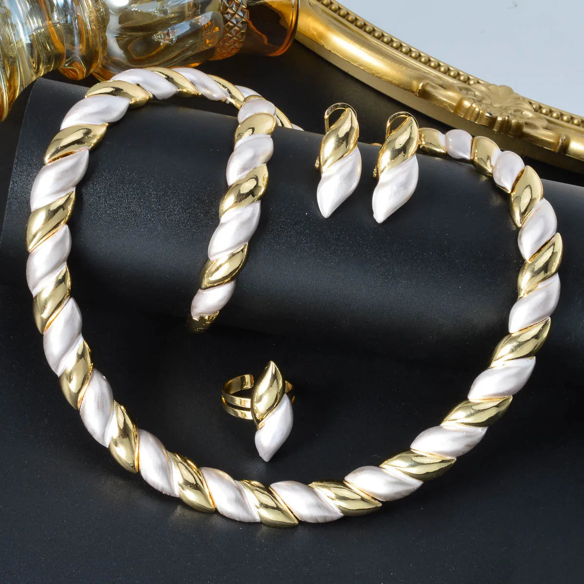 Dubai Classic Four-piece set round Necklace Bracelet Earrings Ring Bridal Wedding Daily Wear Women Jewelry Accessories Gifts - ZOOMNSTORE