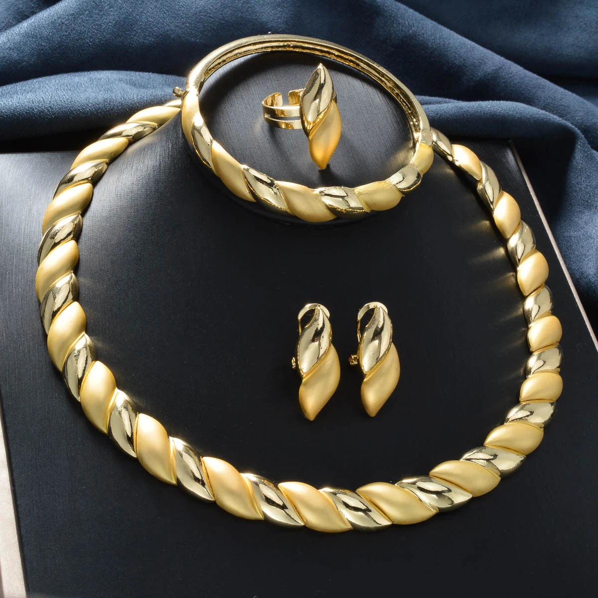 Dubai Classic Four-piece set round Necklace Bracelet Earrings Ring Bridal Wedding Daily Wear Women Jewelry Accessories Gifts - ZOOMNSTORE