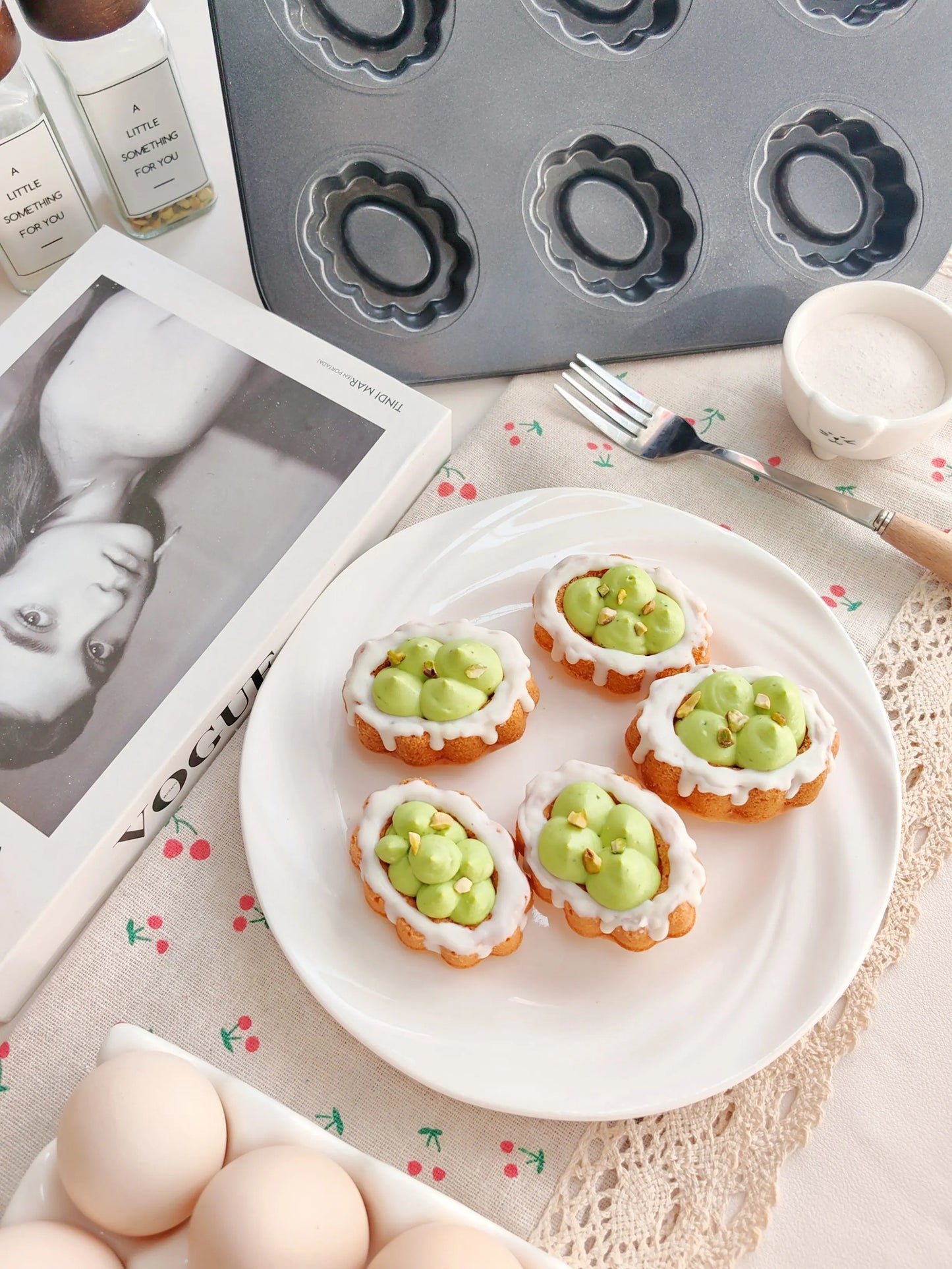 Carbon Steel Cake Pan - 6 Cavity Flower Muffin Mold Non Stick Durable Baking Tray - ZOOMNSTORE