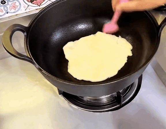 Cast Iron Non-Stick Wok - Uncoated Casserole Skillet Cookware - ZOOMNSTORE