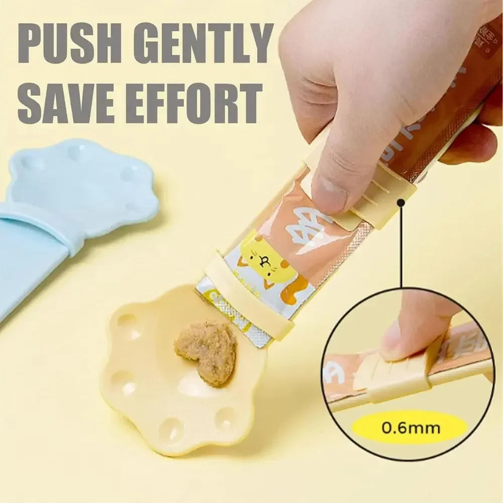 Cat Liquid Snack Feeder - Squeeze Spoon for Pet Food - ZOOMNSTORE