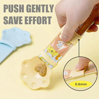 Cat Liquid Snack Feeder - Squeeze Spoon for Pet Food - ZOOMNSTORE
