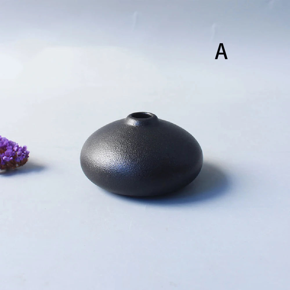 Black Ceramic Small Vase - Simple Japanese Home Decoration - ZOOMNSTORE