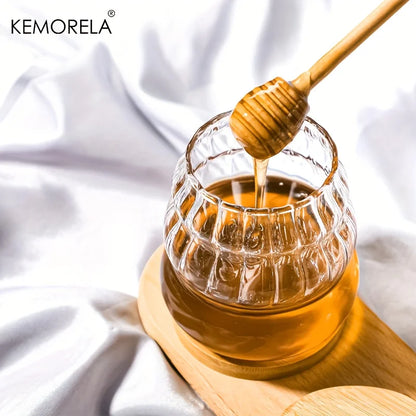 KEMORELA Honey Jar with Spoon and Sealing Lid 330/450ML Glass Honey Jar with Wooden Honey Spoon Tray Sealed Syrup Dispenser - ZOOMNSTORE