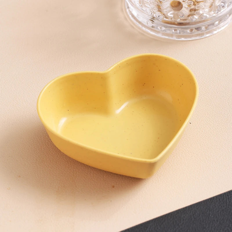 Heart Shape Wheat Straw Seasoning Dish Household Kitchen Creative Plastic Salted Cabbage Dish Dipped Snack Dishes Seasoning Dish - ZOOMNSTORE