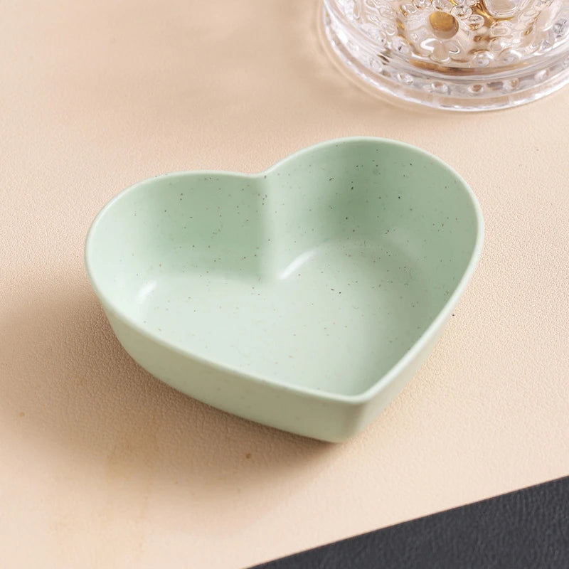 Heart Shape Wheat Straw Seasoning Dish Household Kitchen Creative Plastic Salted Cabbage Dish Dipped Snack Dishes Seasoning Dish - ZOOMNSTORE