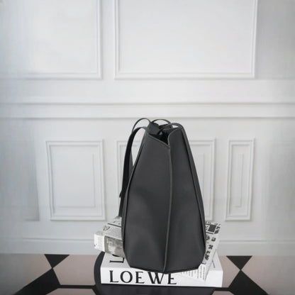 Large Capacity Tote Bag – Lightweight Black Synthetic Purse with Buckle Closure - ZOOMNSTORE