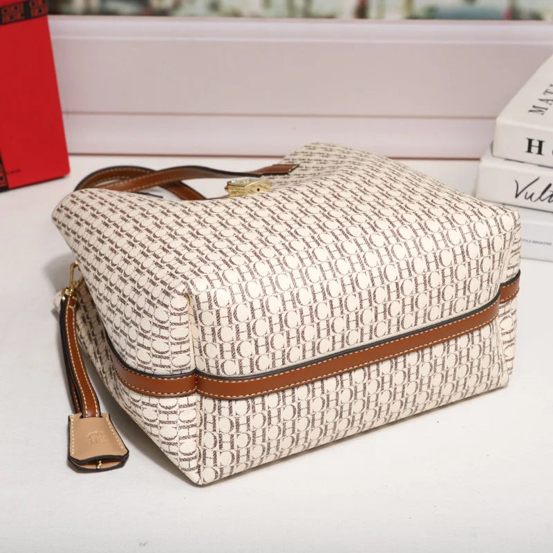 Versatile Leather Crossbody Bag - Large Capacity Tote for Daily Commuting - ZOOMNSTORE