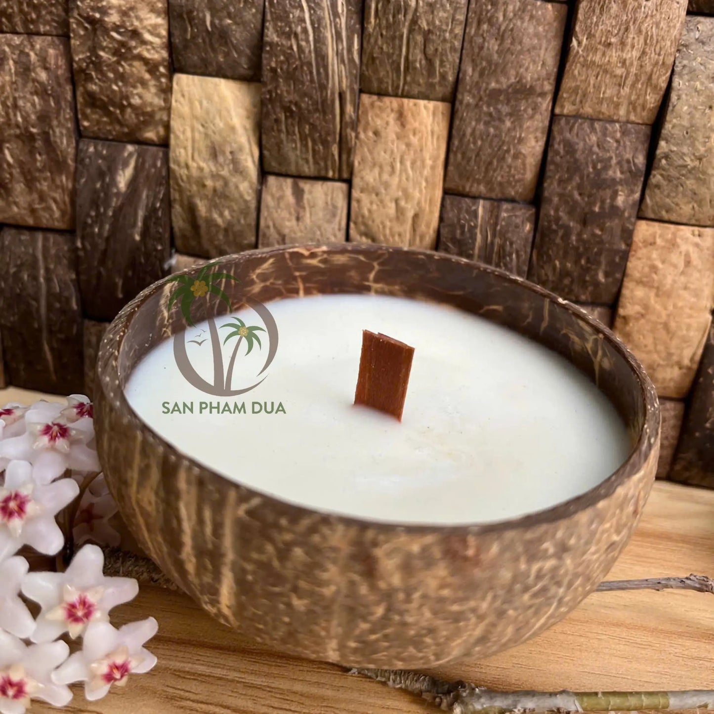 Mosquito Repellent Candle - Handmade Soy  Coconut Wax in Coconut Shell - ZOOMNSTORE