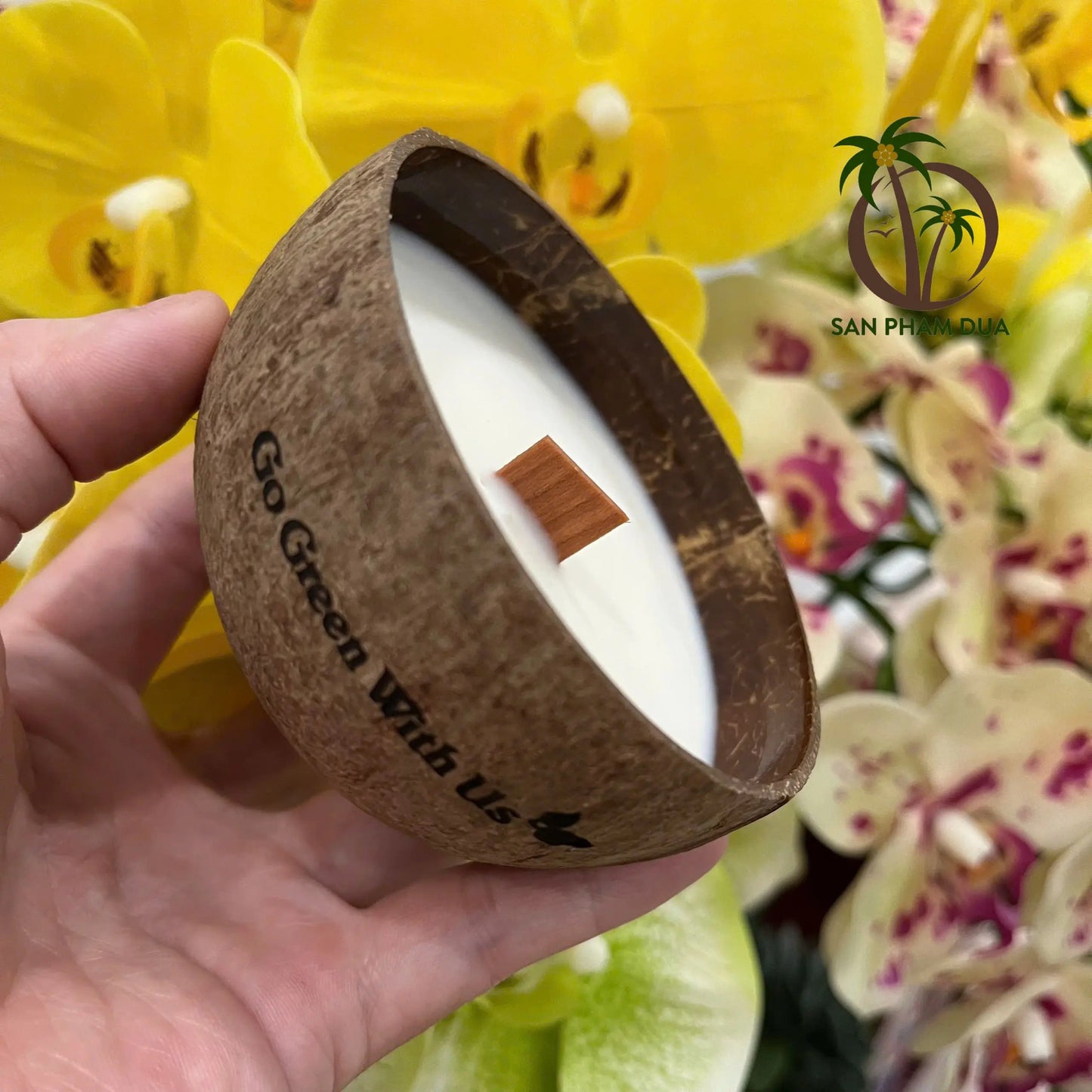 Mosquito Repellent Candle - Handmade Soy  Coconut Wax in Coconut Shell - ZOOMNSTORE