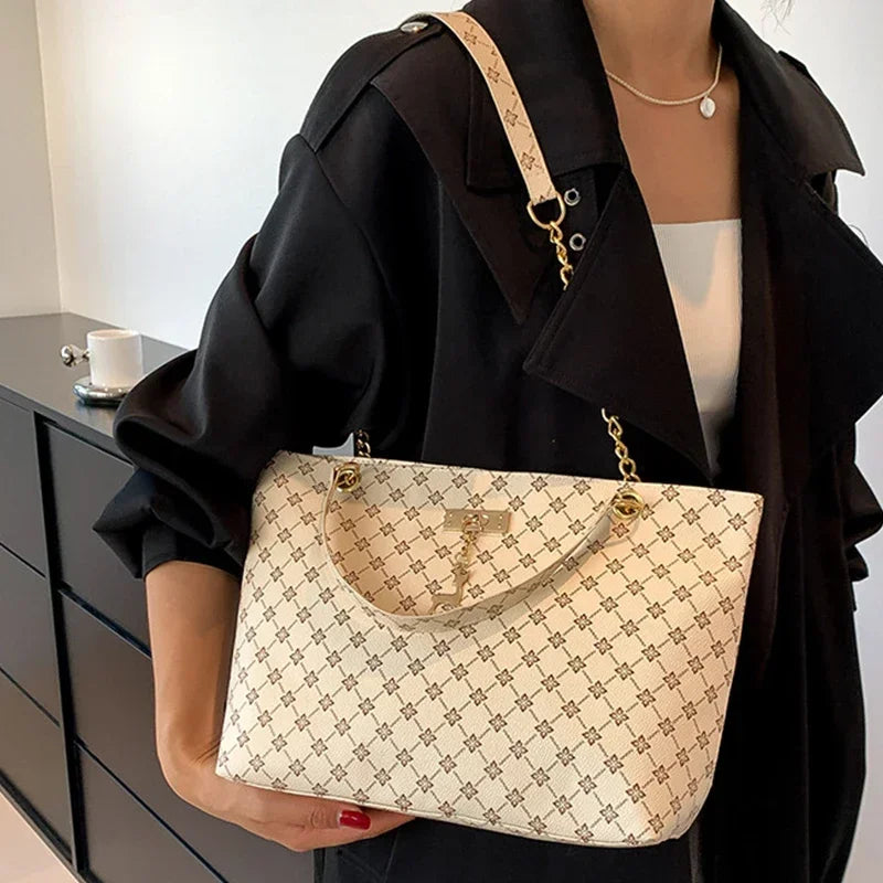 PU Leather Shoulder Bag – Large Capacity Women's Tote With Zipper Closure - ZOOMNSTORE