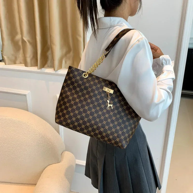 PU Leather Shoulder Bag – Large Capacity Women's Tote With Zipper Closure - ZOOMNSTORE