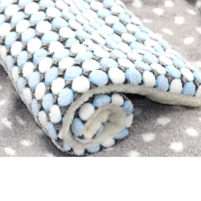 Pet Flannel Sleeping Mat - Warm Kennel Blanket for All Pet Sizes - ZOOMNSTORE