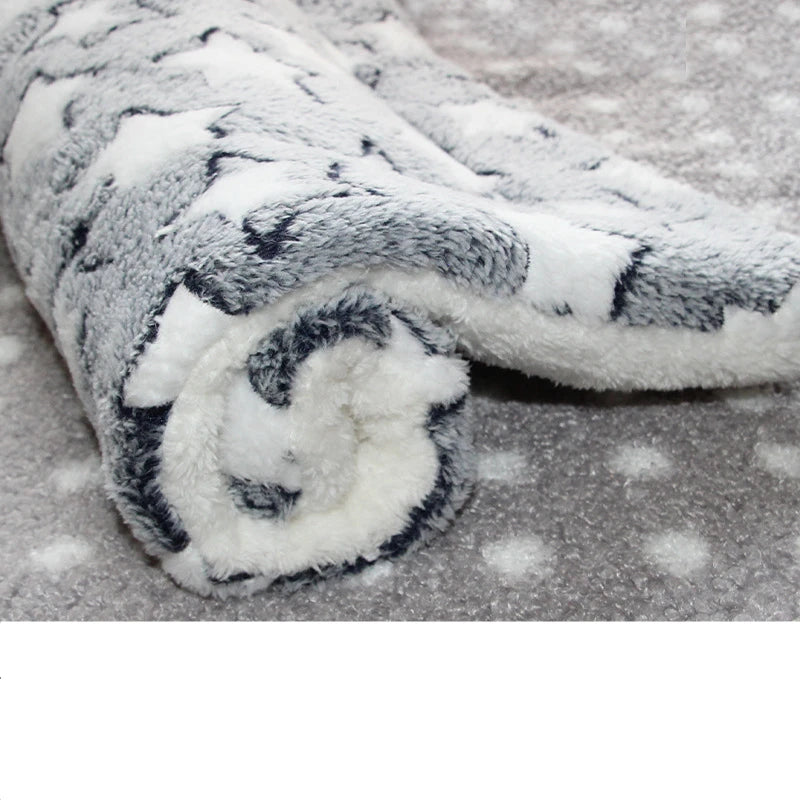 Pet Flannel Sleeping Mat - Warm Kennel Blanket for All Pet Sizes - ZOOMNSTORE