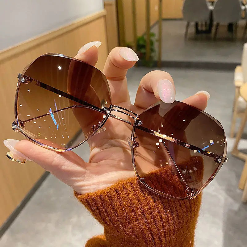 Polygonal Metal Sunglasses - Retro Luxury Ladies Eyewear for Driving  Travel - ZOOMNSTORE
