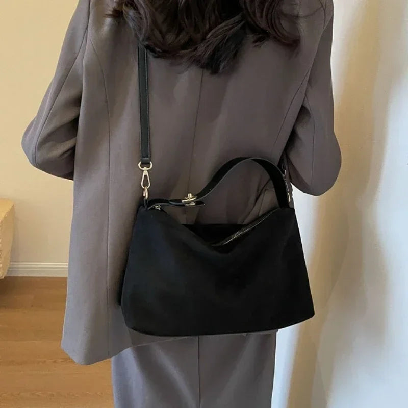 Retro Shoulder Bag – Women's Tote Bag With Large Capacity | Zipper Closure - ZOOMNSTORE