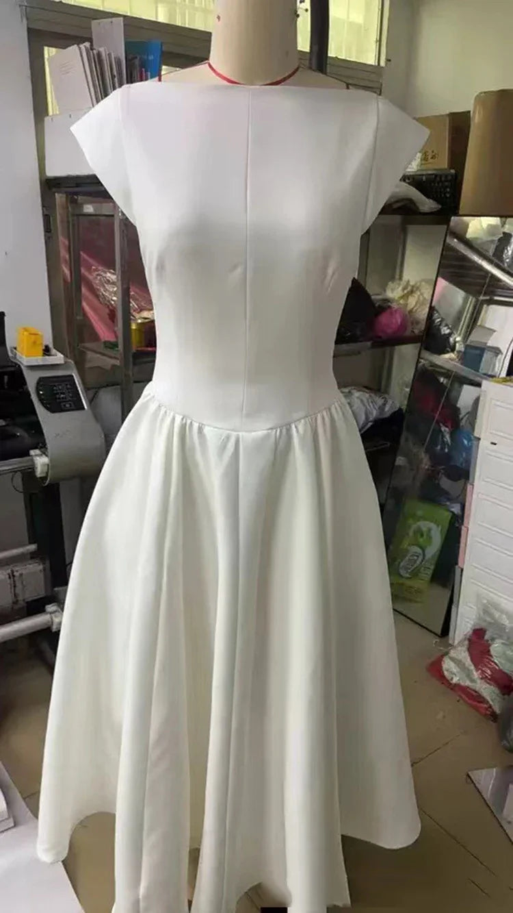 Circle Cut Out Back Dress - Fitted Waist Prom Dress With Wide Shoulders & Fluffy Hem