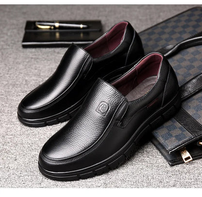 Summer New Men Leather Shoes soft soled Casual Flat Shoes Outdoor Walking shoes Comfort fashion soft leather shoes Loafers
