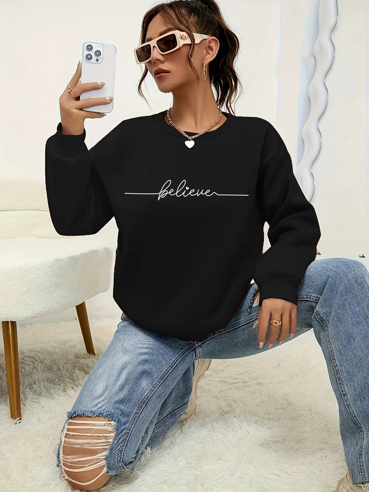 Women's Casual Heart Print Pullover Sweatshirt Geometric Design Long Sleeve Round Neck Machine Washable Regular Fit for Autum