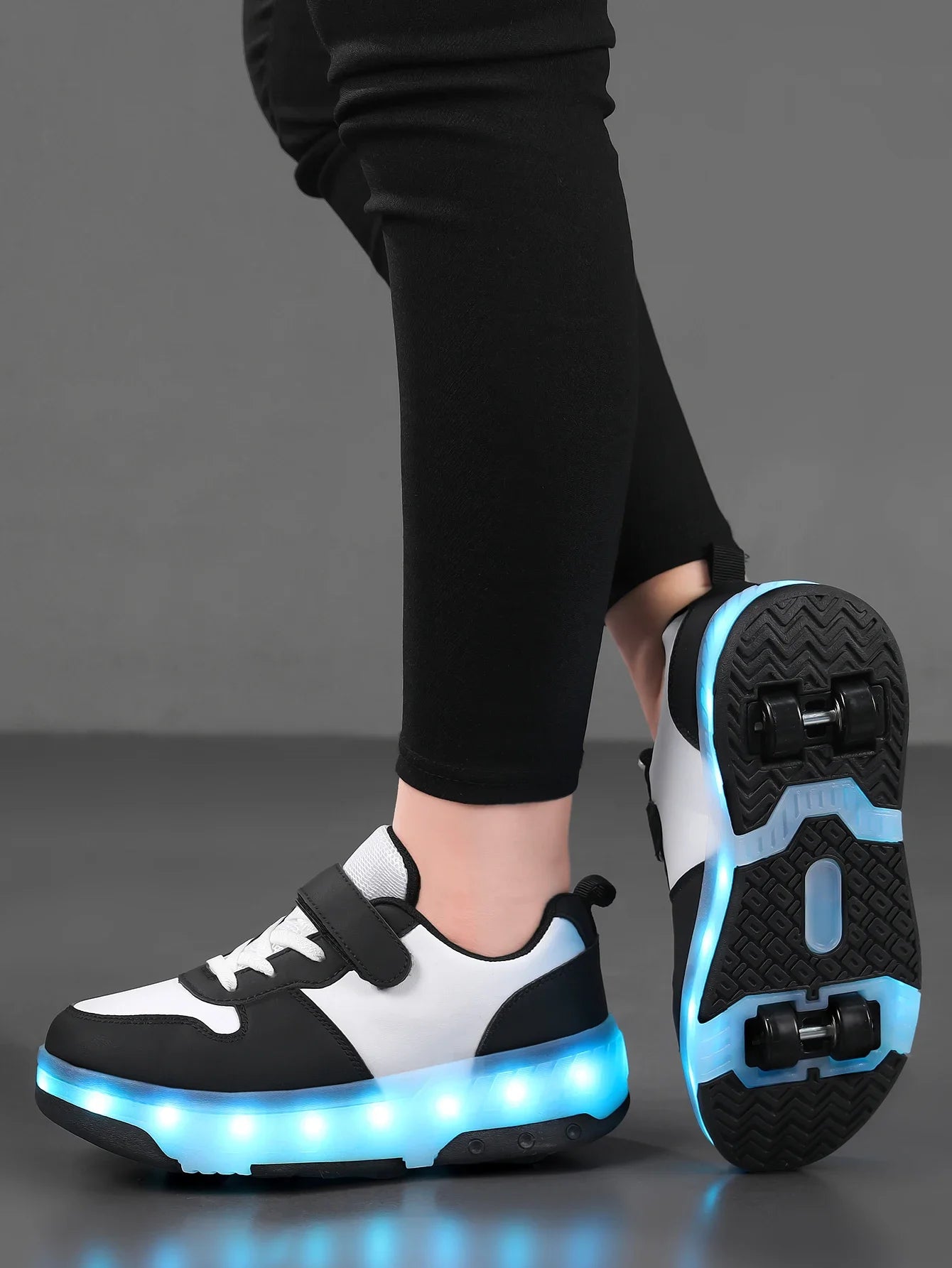 Upgraded fashionable children's and teenagers' walking shoes enhance stability, detachable dual-use sports