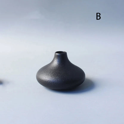 Black Ceramic Small Vase - Simple Japanese Home Decoration