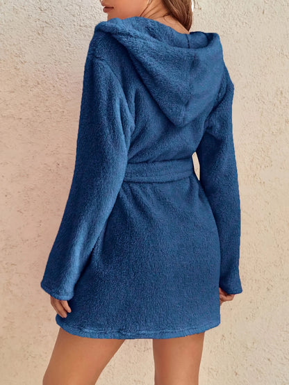 1 piece of women's solid color hooded robe with belt, cozy and warm fleece pajamas for home wear in autumn and winter.