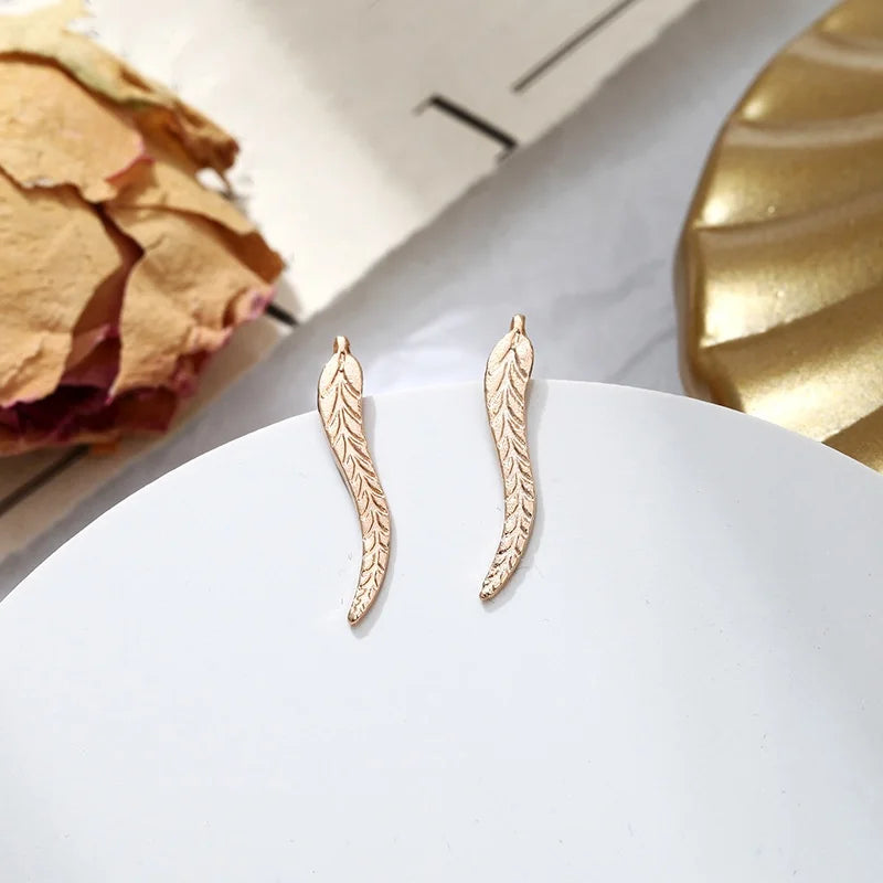 Vintage Golden Leaf Stud Earrings – Feather Design