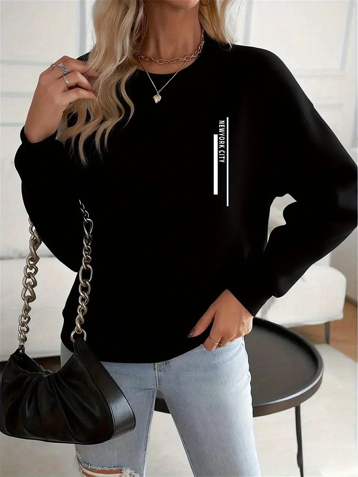 Women's Casual Heart Print Pullover Sweatshirt Geometric Design Long Sleeve Round Neck Machine Washable Regular Fit for Autum