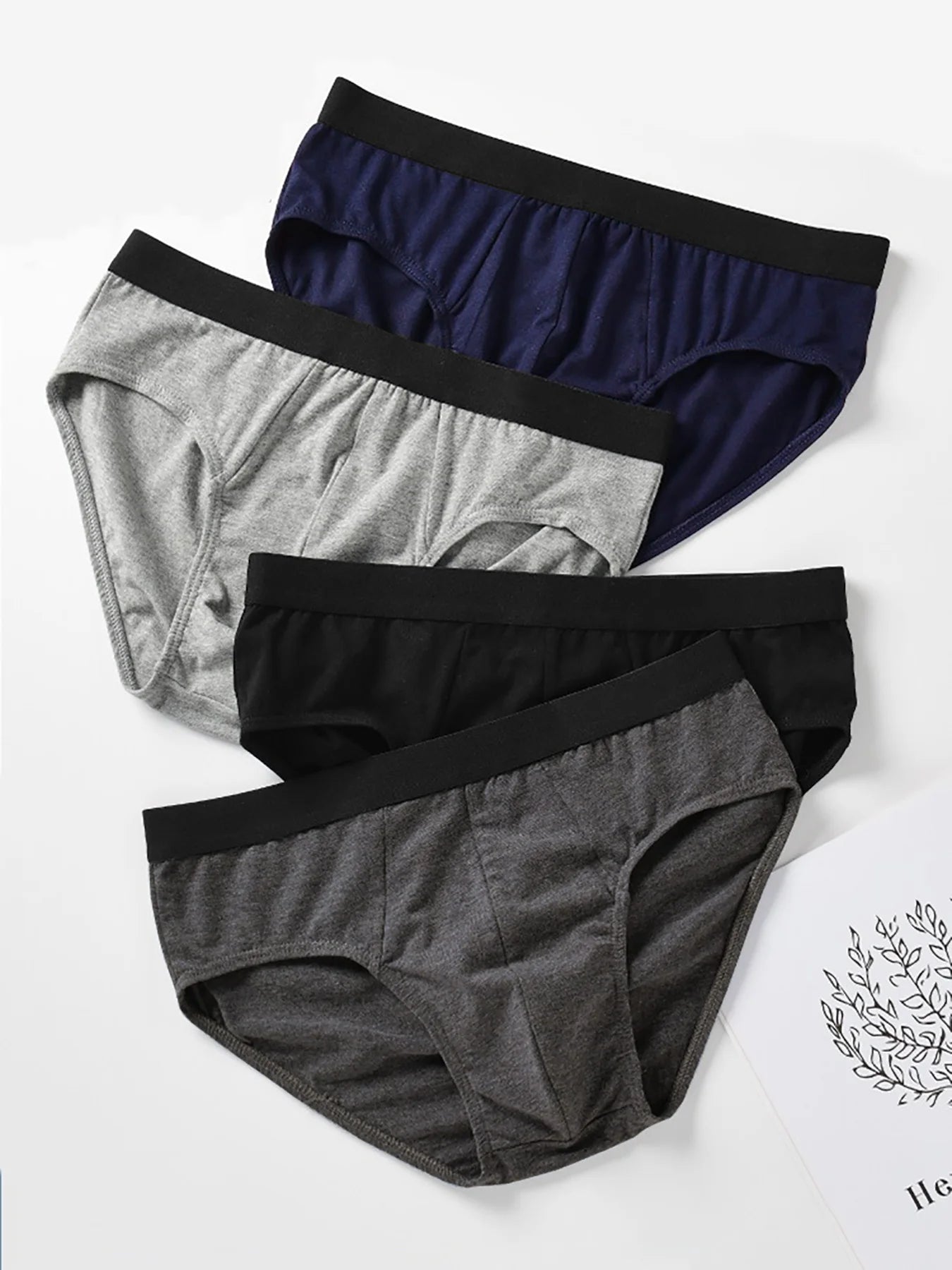 4-piece men's triangle underwear, simple and comfortable for daily use. Four-color underwear set, all-season men's underwear