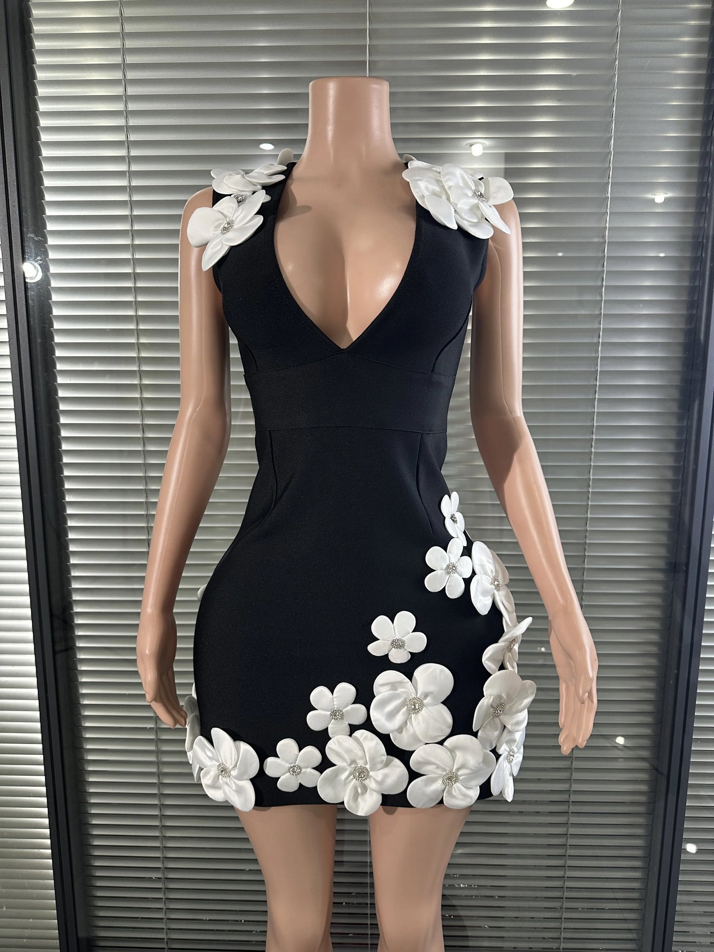 Glamorous Sexy Crystal 3D Flowers Emmbellished Deep V-neck Sleeveless High Waist Evening Party Bandage Mini Dress