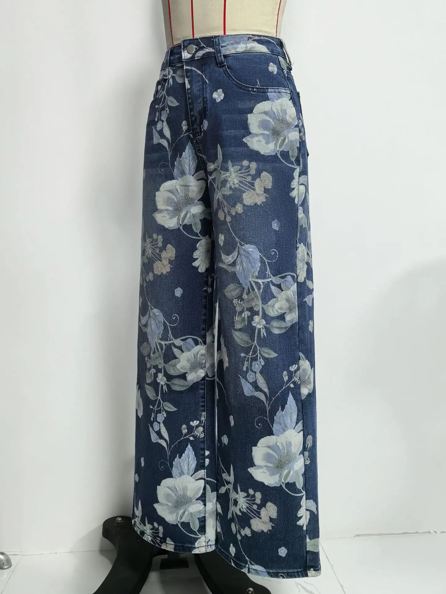 New for 2026: Women's Blue High-waisted Stretch Jeans, Vintage-style Loose-fit Wide-leg Denim Pants with A Floral Print.