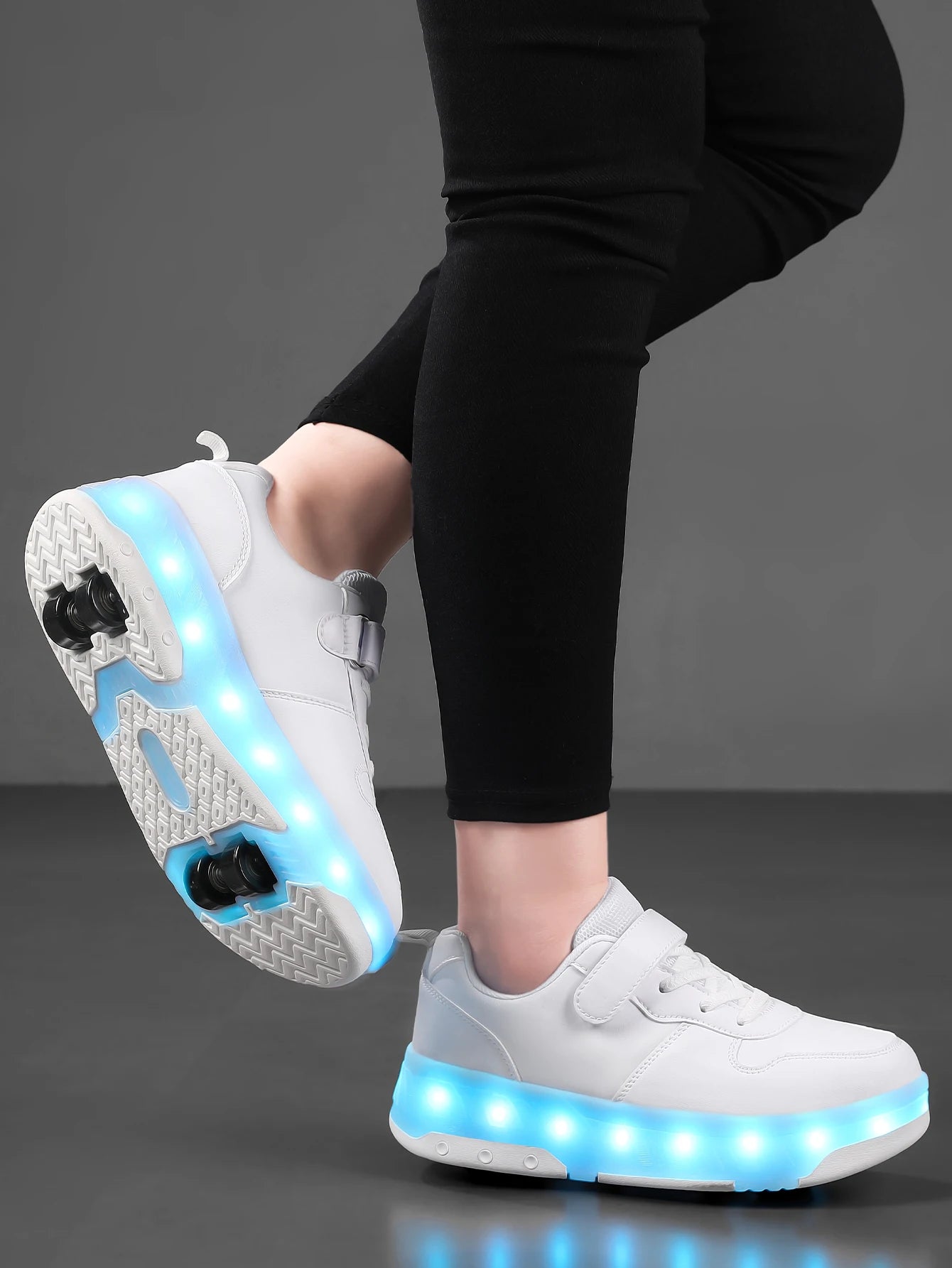 Upgraded fashionable children's and teenagers' walking shoes enhance stability, detachable dual-use sports