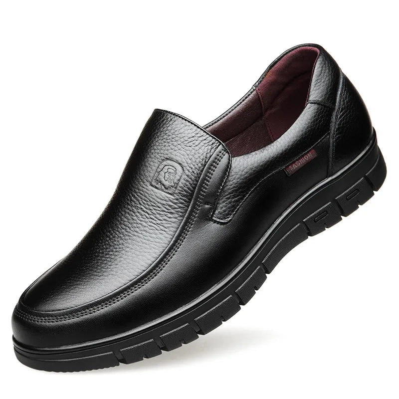 Summer New Men Leather Shoes soft soled Casual Flat Shoes Outdoor Walking shoes Comfort fashion soft leather shoes Loafers