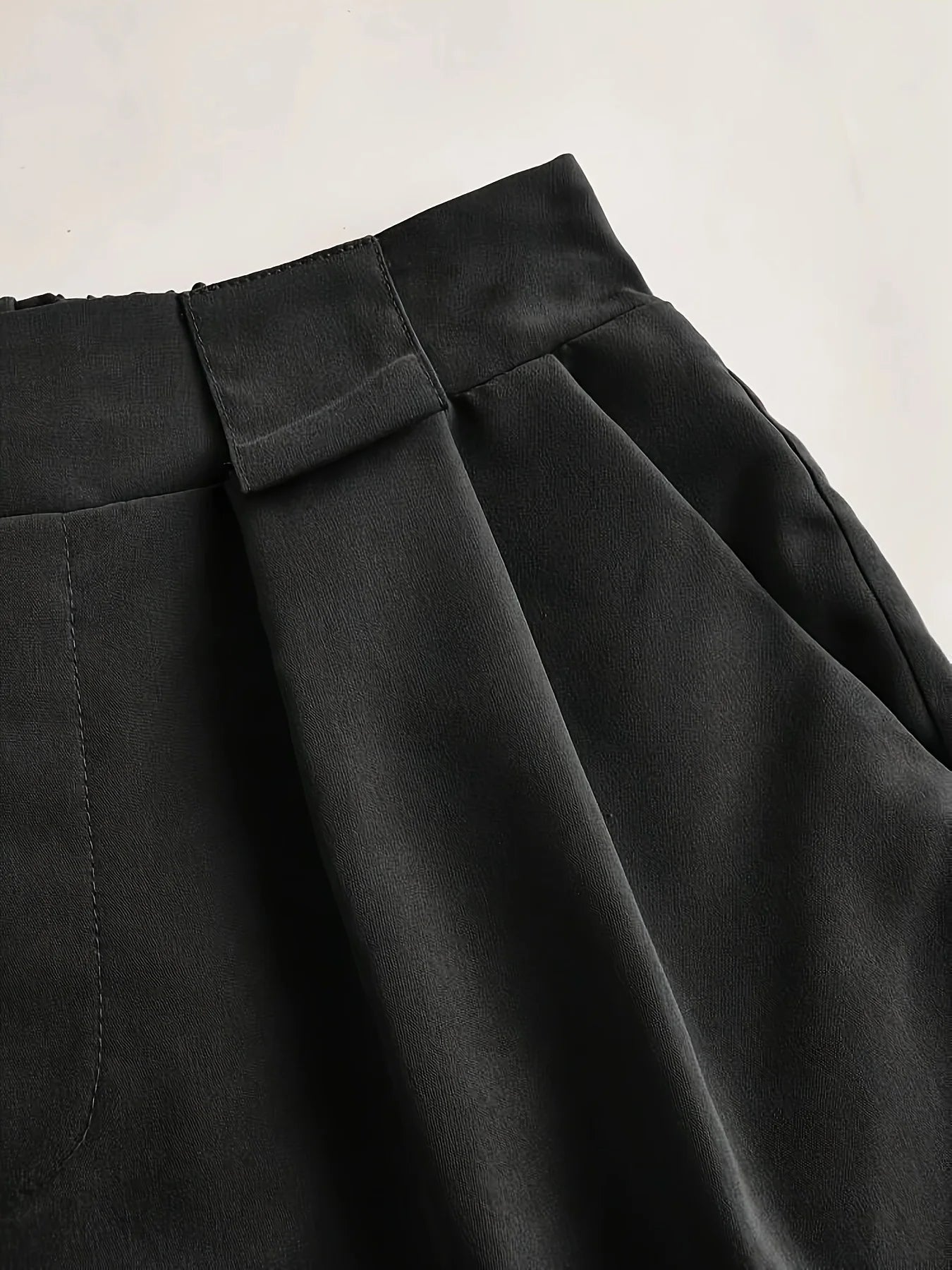 Ladies' Casual Versatile Solid Color Simple Pocket Elastic Waist Shorts