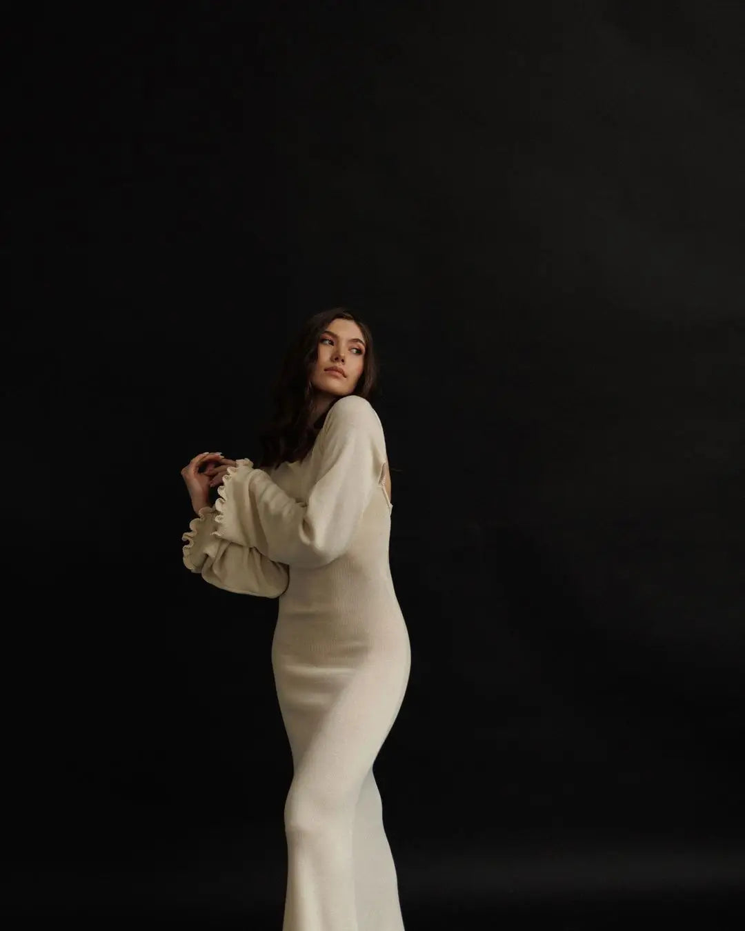 Elegant Knitted Maxi Dress - Backless Flare Sleeve Sweater Outfit for Women